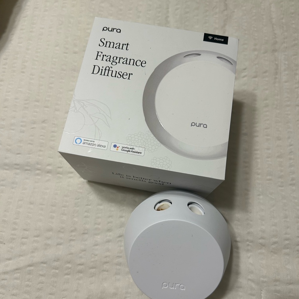 Pura White Smart Fragrance Diffuser